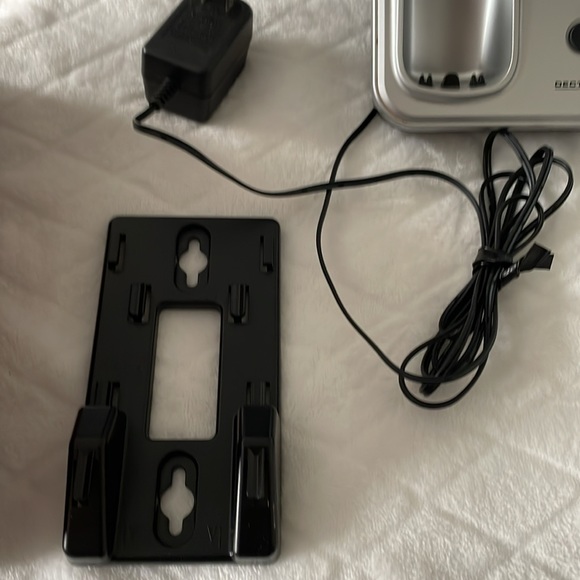 Brand:V Tech, cordless phone with caller ID and handset speaker.(wireless). - Picture 5 of 5